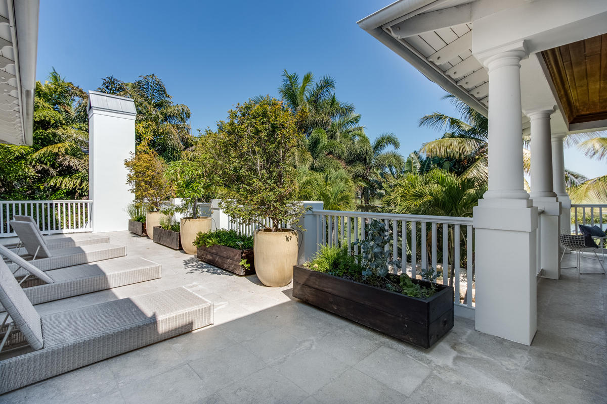 ROYAL PALM YACHT & COUNTRY CLUB - Residential