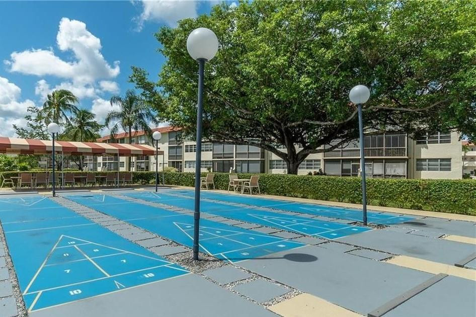 HOLLYBROOK GOLF AND TENNI - Residential