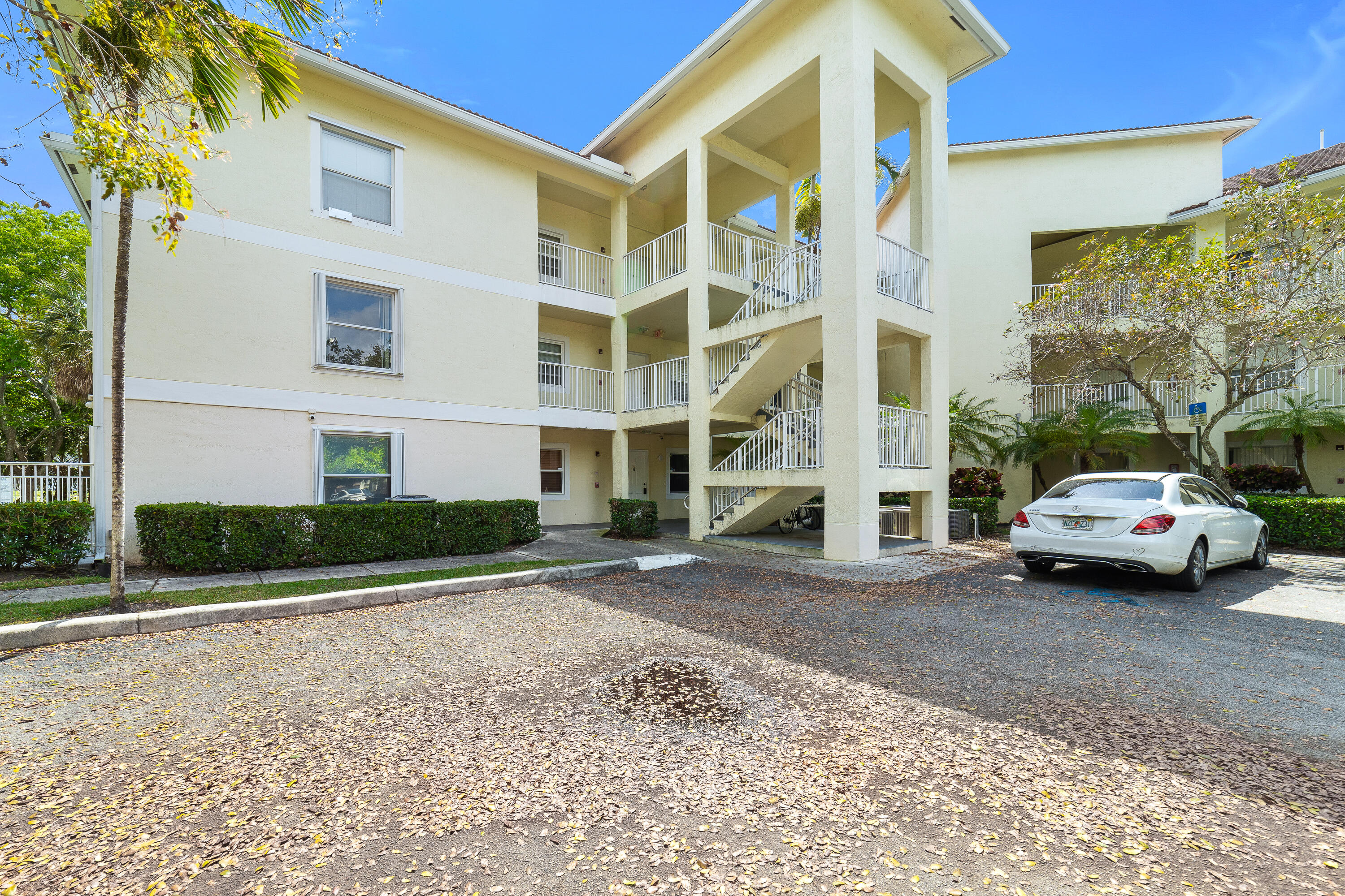 ROYAL RIVER CONDO - Residential