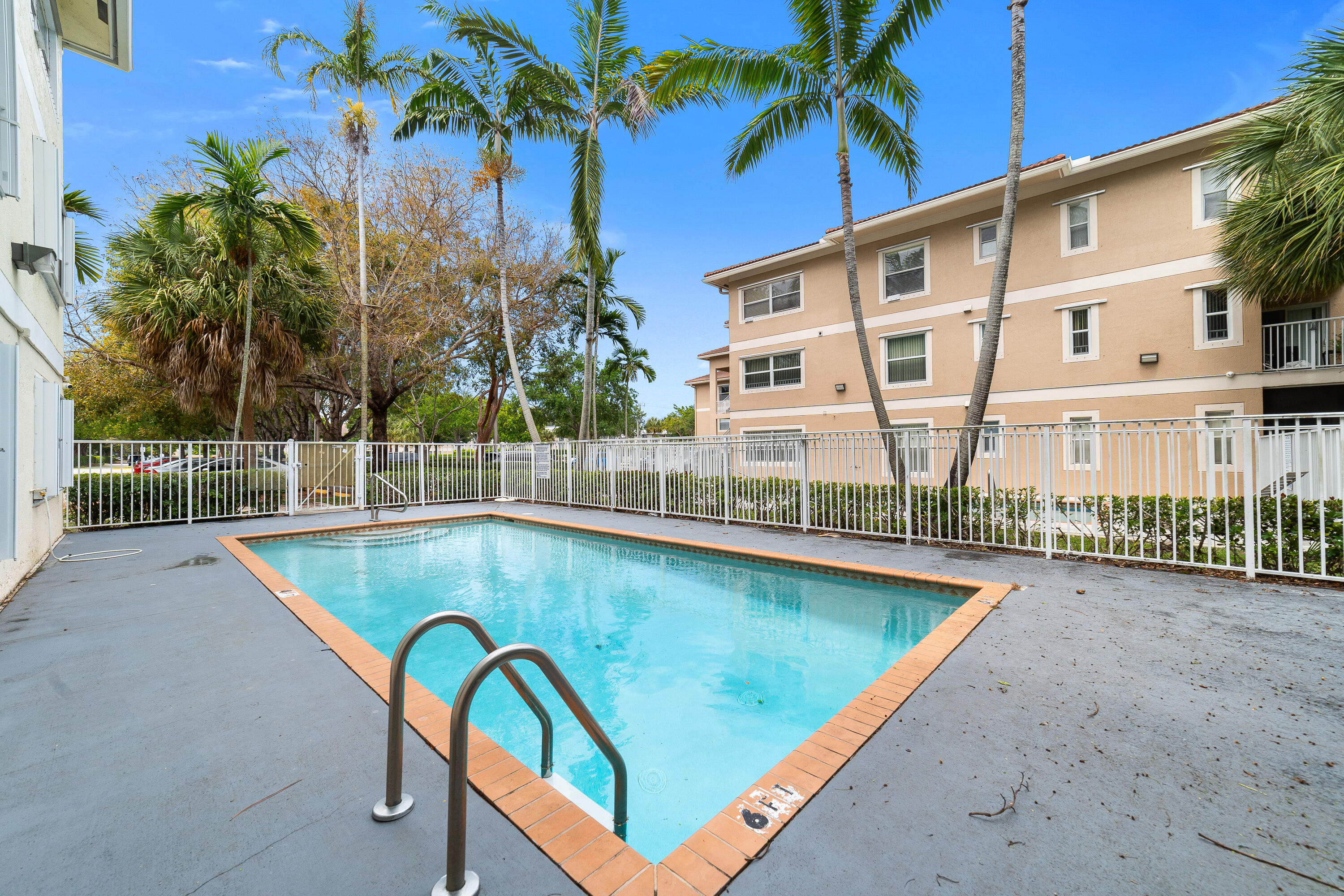 ROYAL RIVER CONDO - Residential