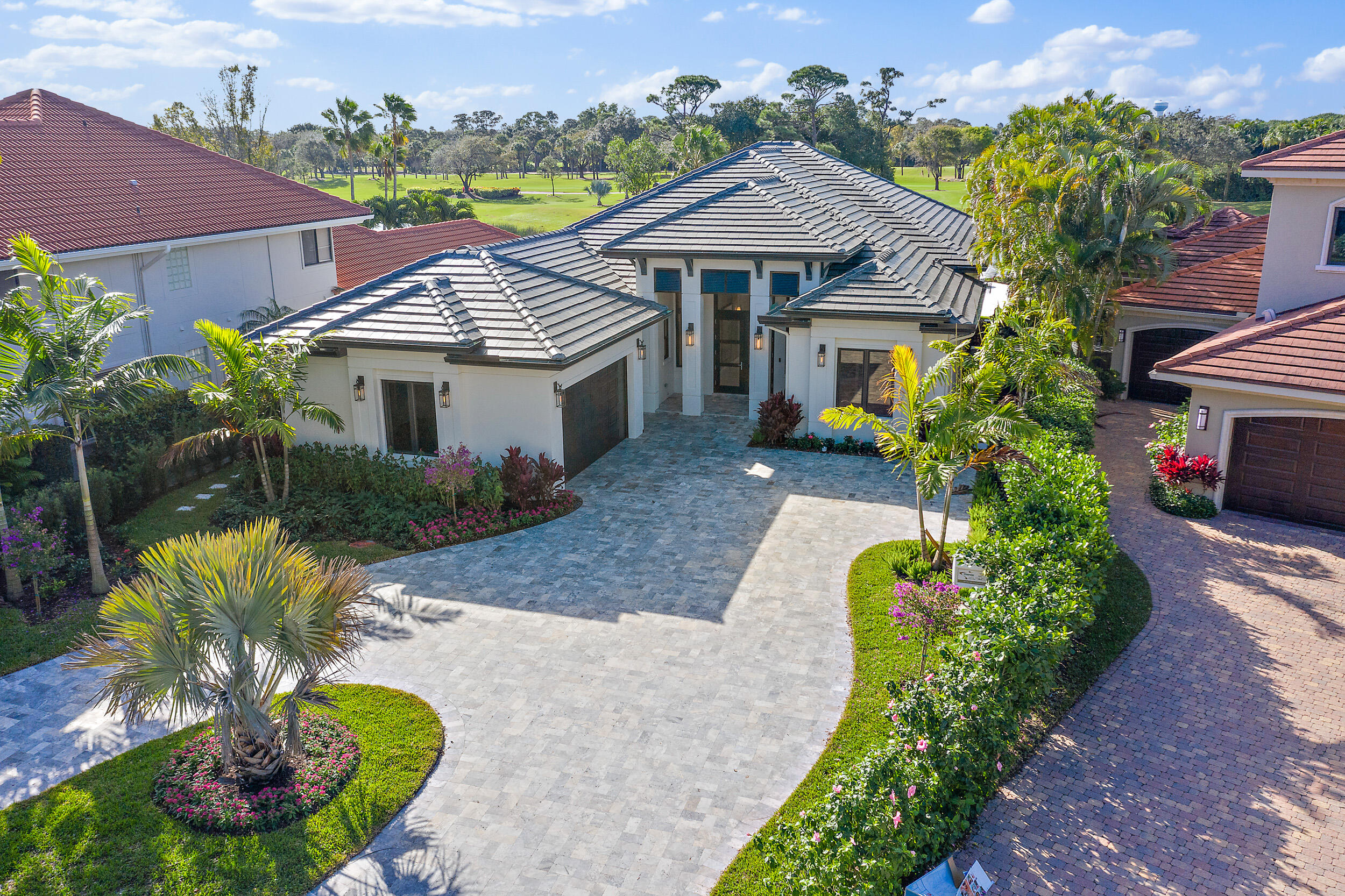 Rare opportunity to buy NEW CONSTRUCTION to be built by Dreamstar Custom Homes with the ability to select finishes in award winning country club, Frenchman's Creek. Ready for season 2024. This very coveted VILLA LOT sports 4 bedrooms and 4 and a half baths plus an office on a single level with 2 car + 2 golf cart garage. The home will feature a well thought out open floor plan. Elaborate finishes throughout with custom cabinetry, Wolf/Sub Zero appliances, impact resistant windows and doors, control 4 lighting automation system and much, much more. Take advantage of the lake view with custom pool and spa, built-in summer kitchen and electronic screens enclosing the covered patio and the outdoor living space.

Photos are of a similar completed home for reference.