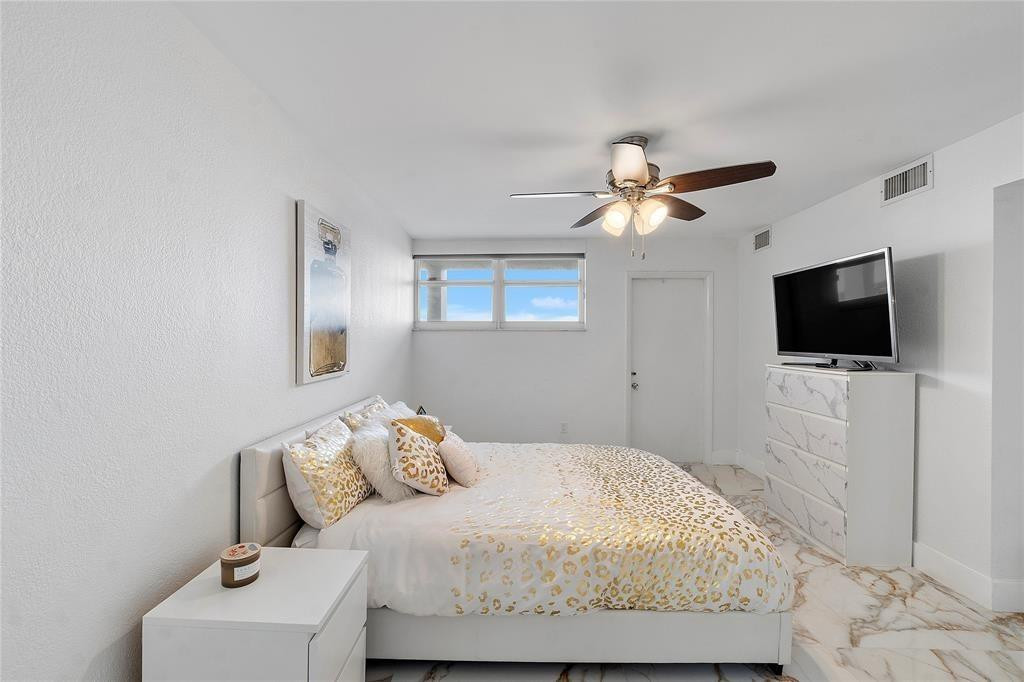 ROYAL MARINER CONDO - Residential Lease