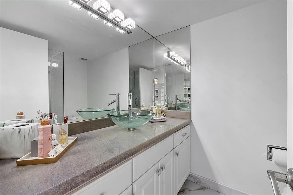 ROYAL MARINER CONDO - Residential Lease