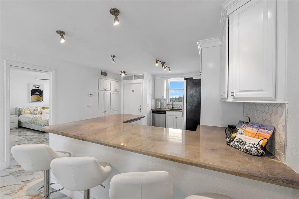 ROYAL MARINER CONDO - Residential Lease