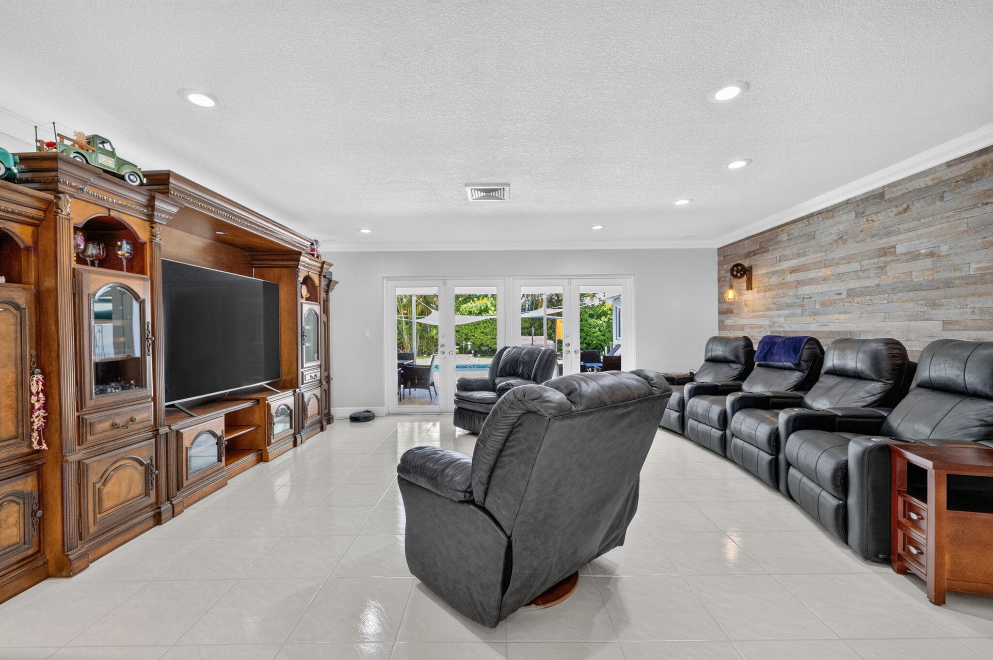 NEW ORLEANS VILLAS - Residential