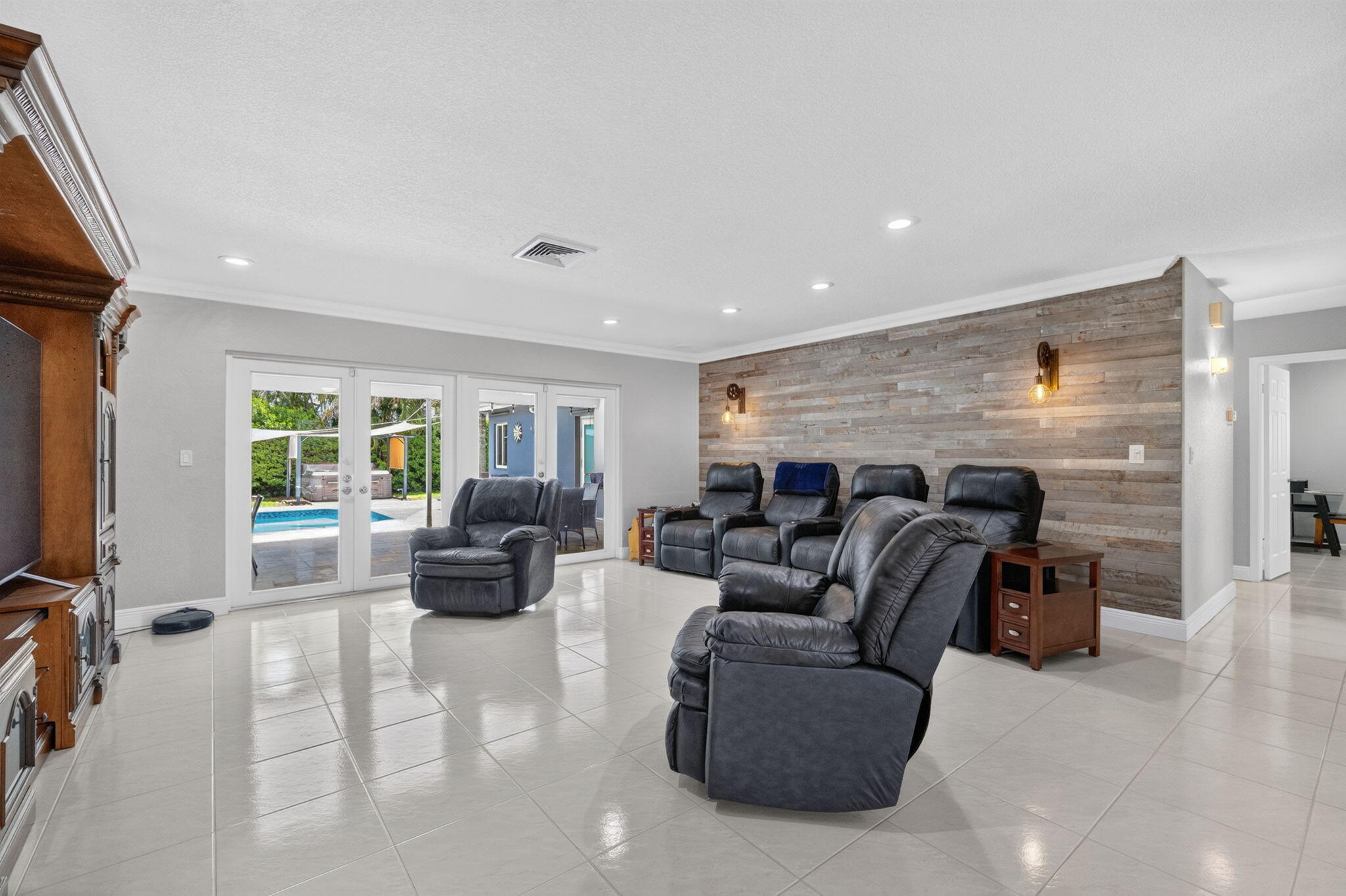 NEW ORLEANS VILLAS - Residential
