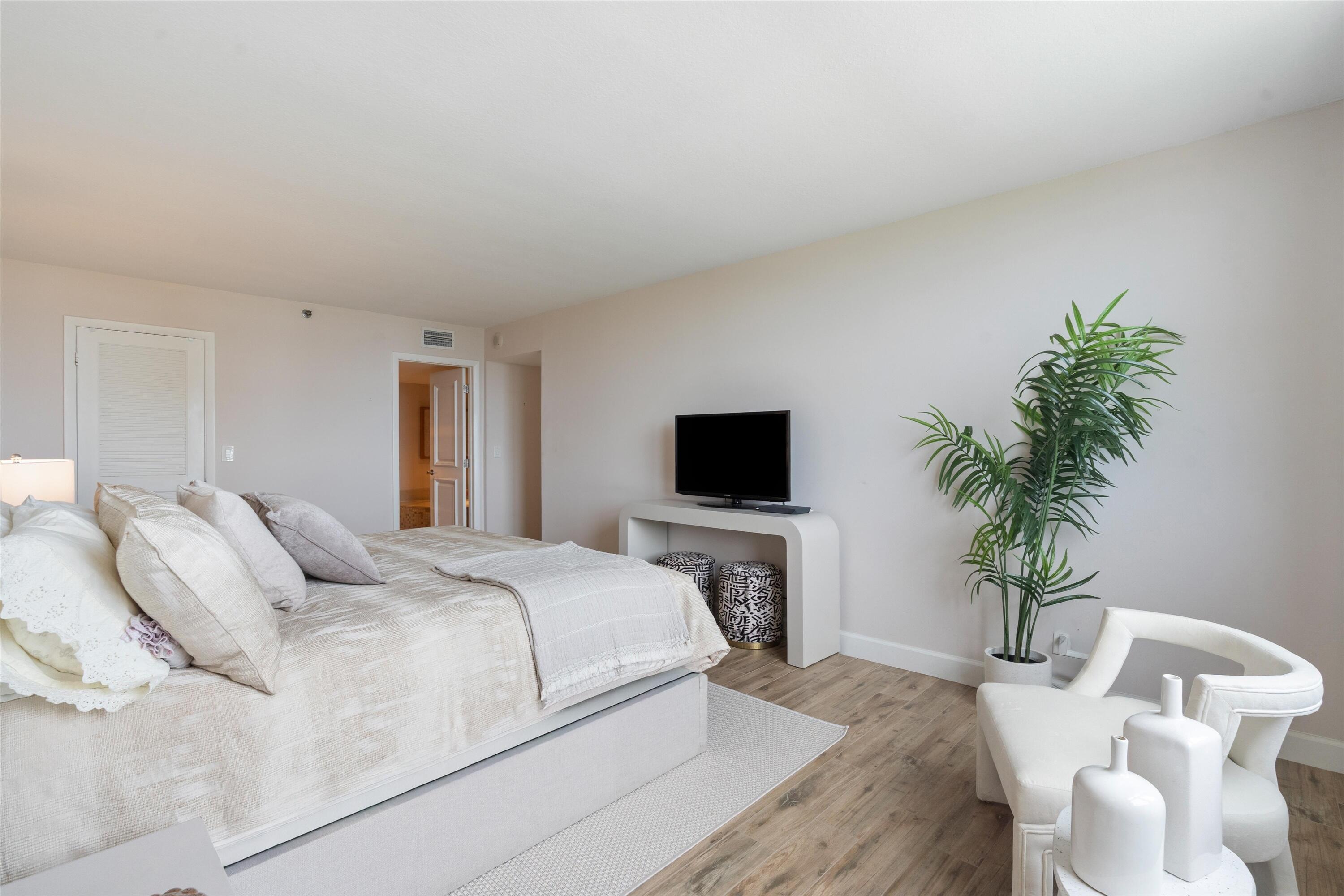 LA FONTANA CONDO - Residential