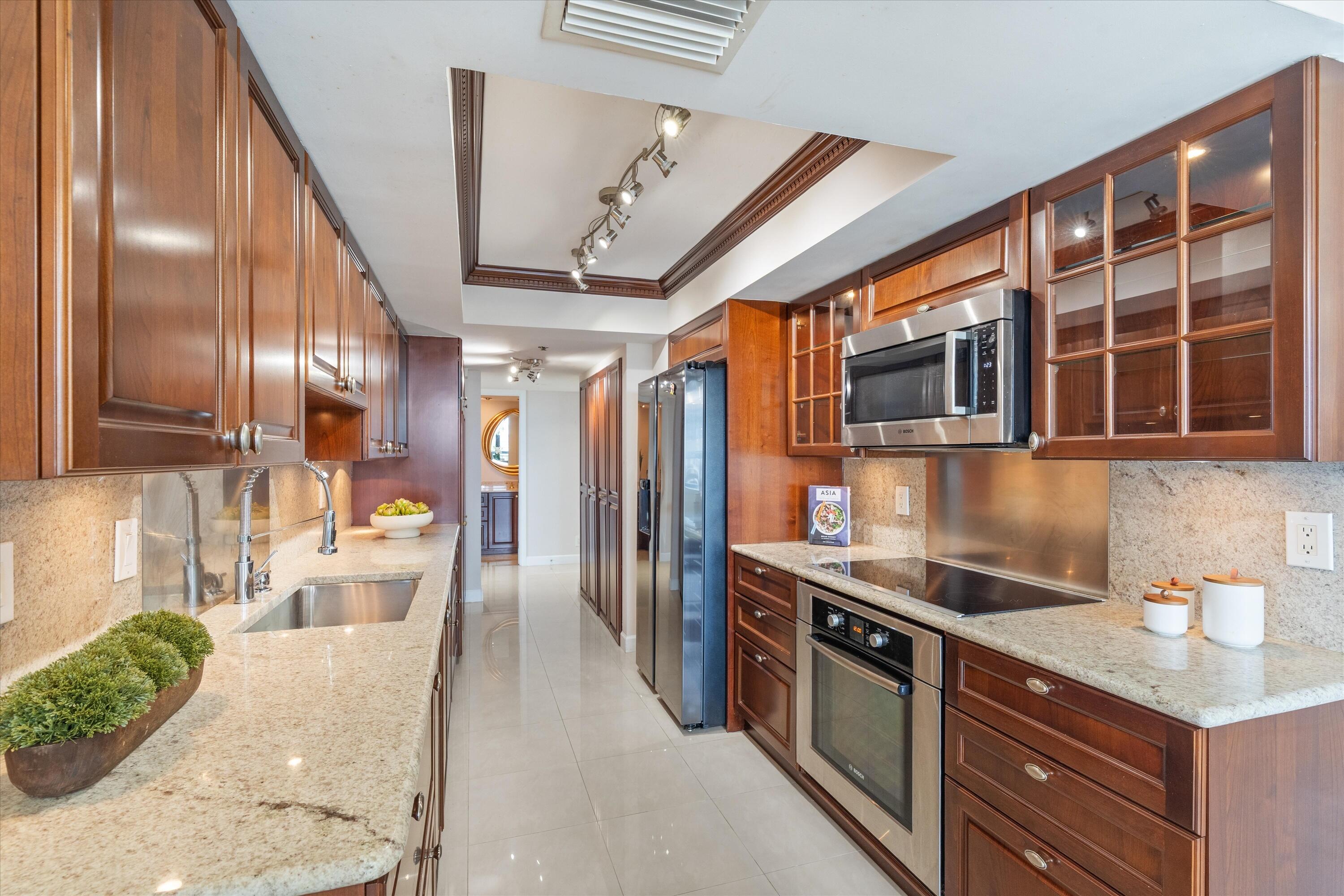 LA FONTANA CONDO - Residential