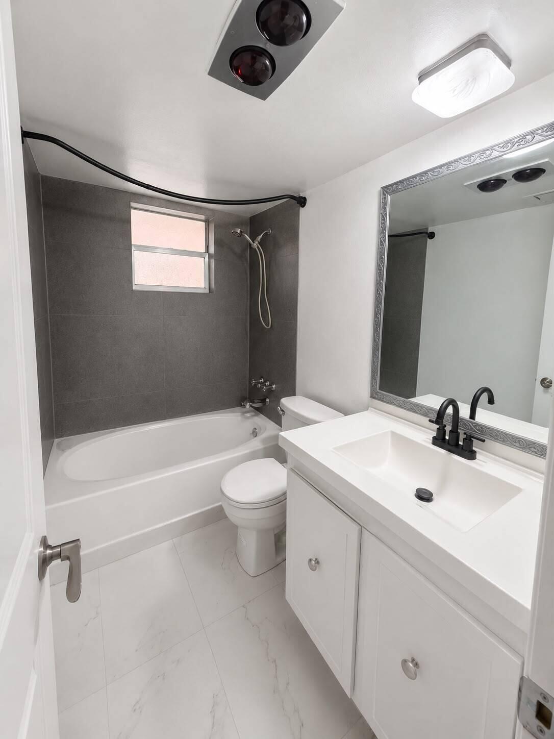 BRENTWOOD TOWNHOUSE 2 - Residential