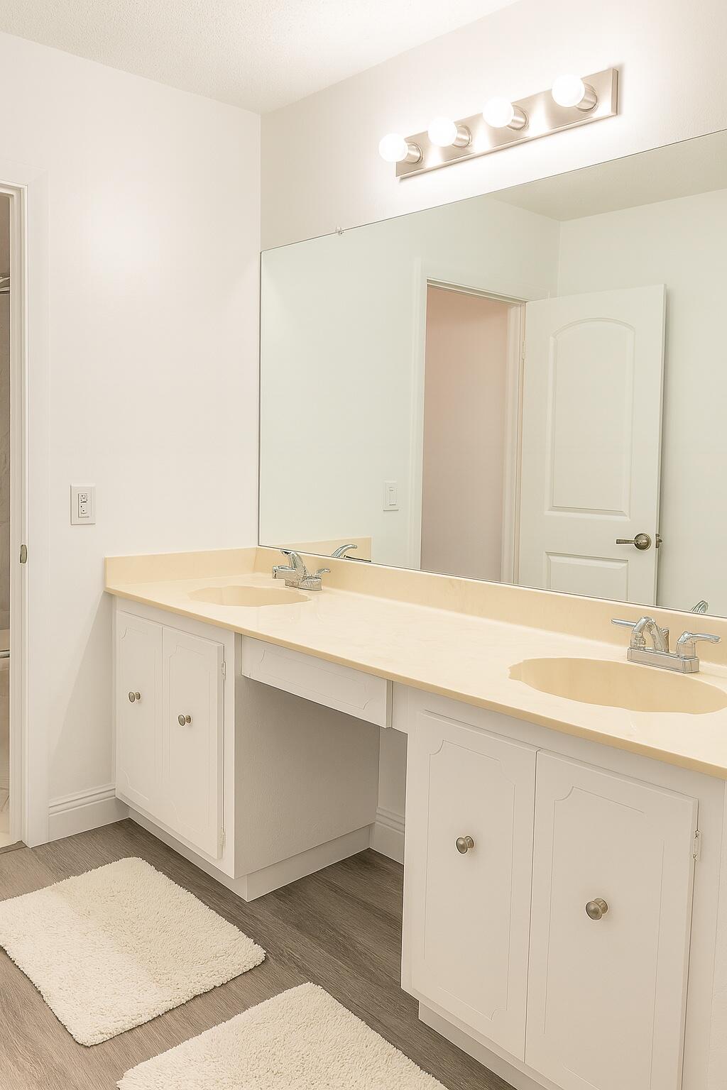 BRENTWOOD TOWNHOUSE 2 - Residential