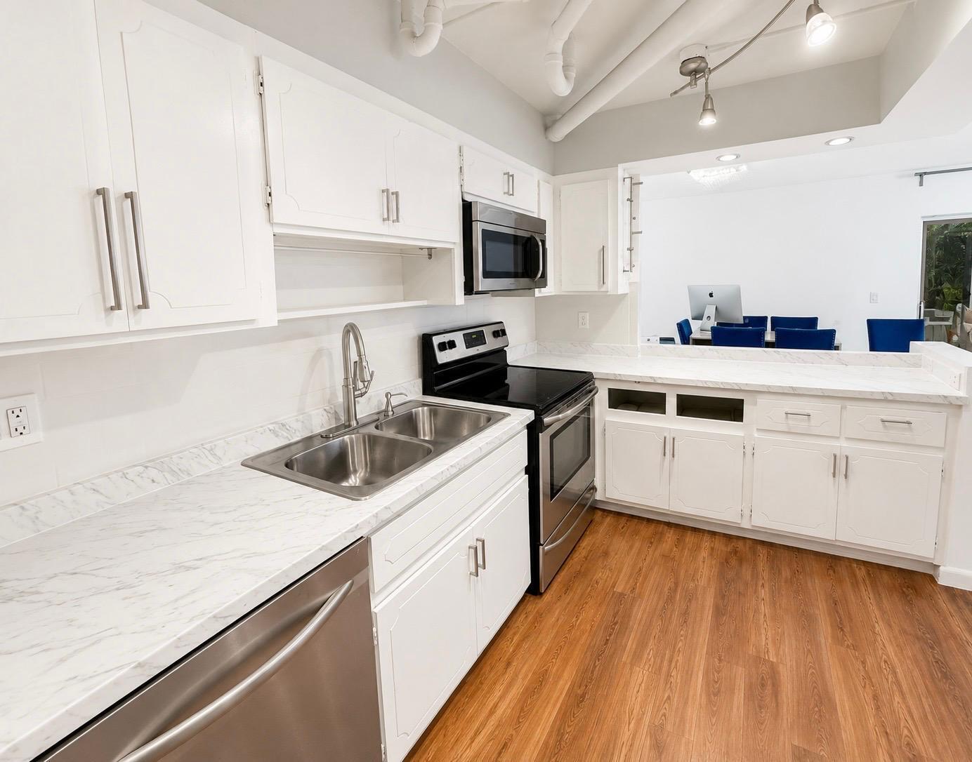 BRENTWOOD TOWNHOUSE 2 - Residential