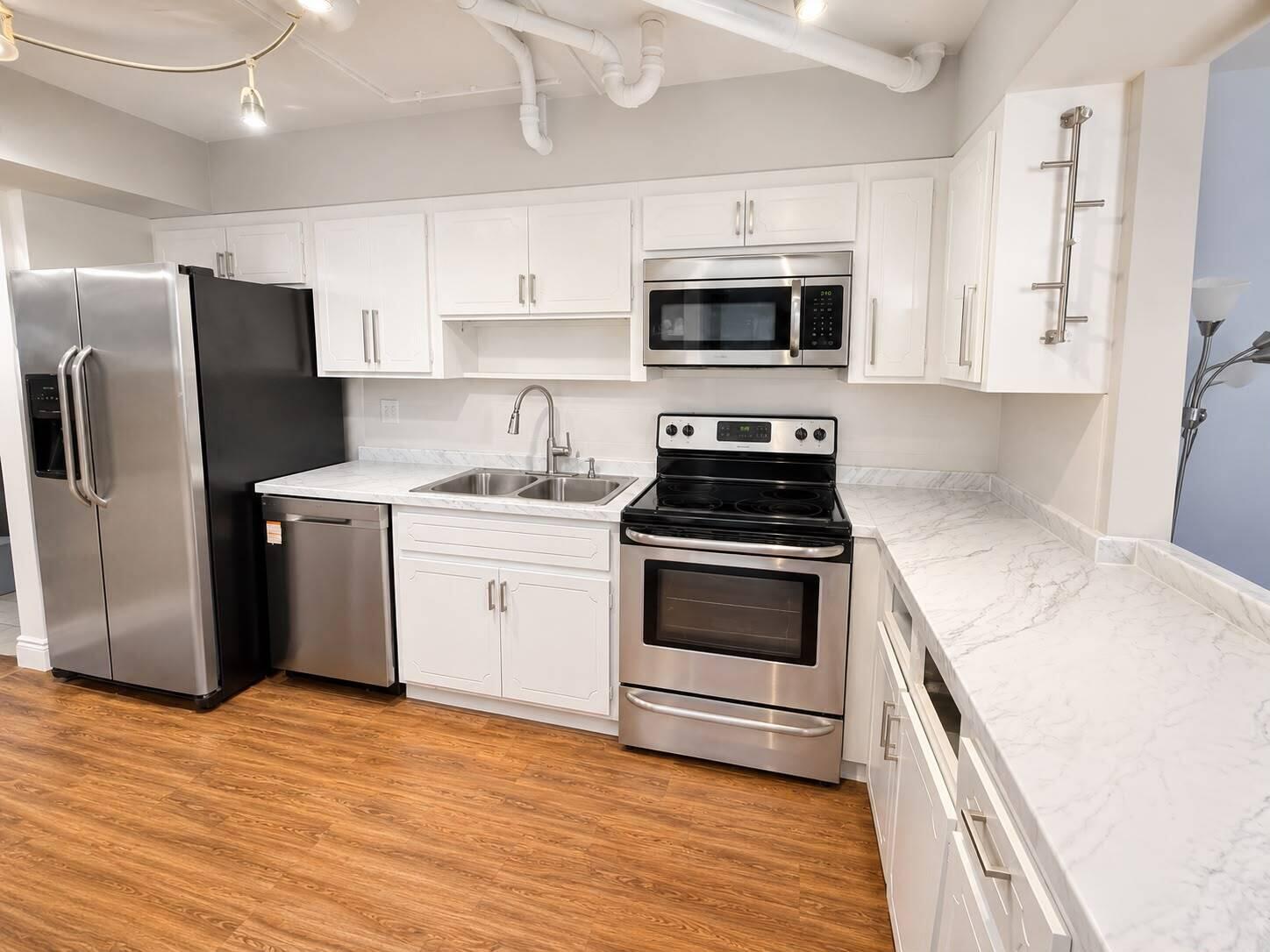 BRENTWOOD TOWNHOUSE 2 - Residential