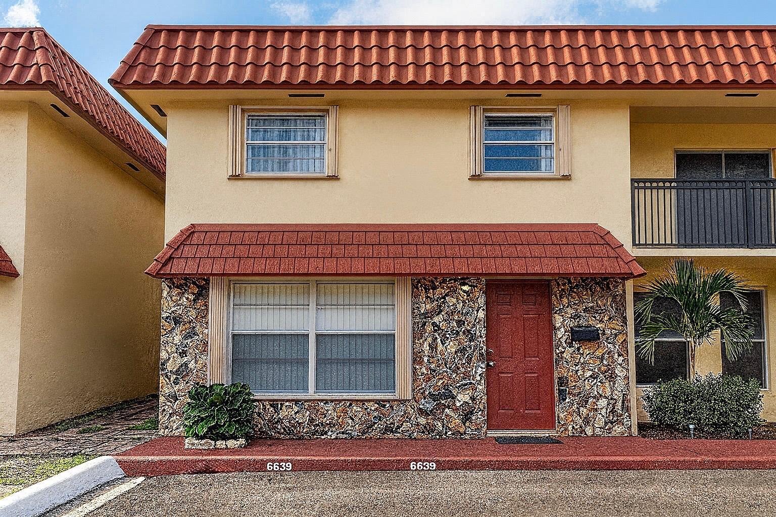 BRENTWOOD TOWNHOUSE 2 - Residential
