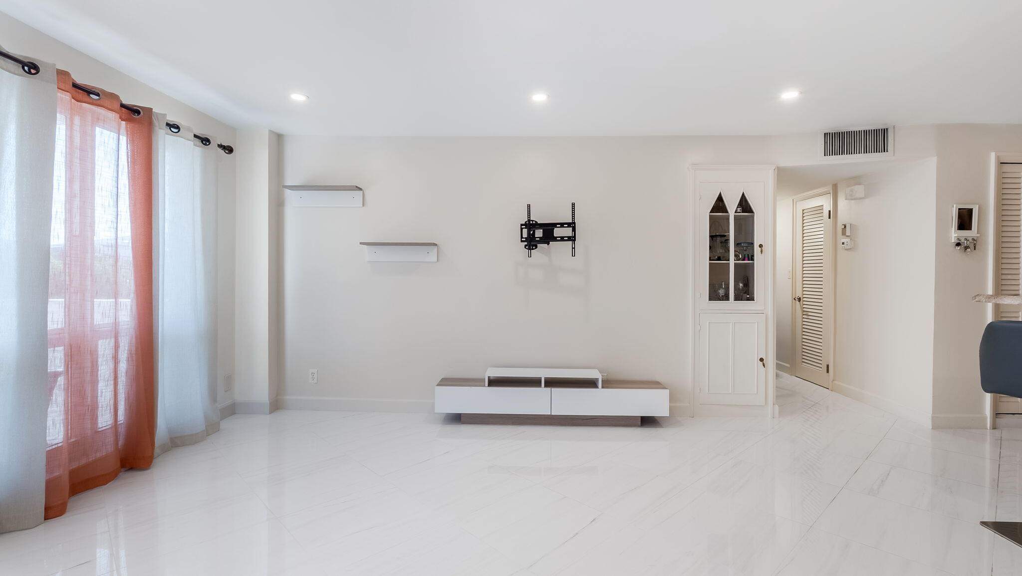 OCEAN MONARCH CONDO - Residential