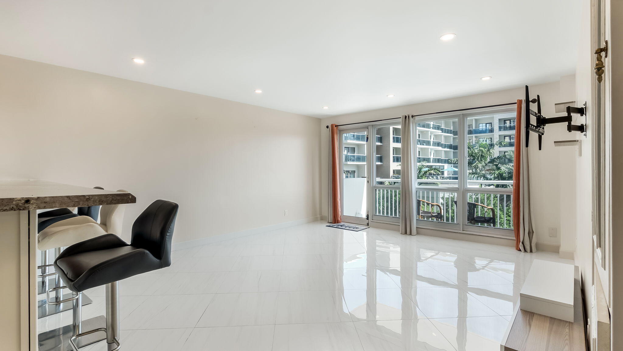 OCEAN MONARCH CONDO - Residential