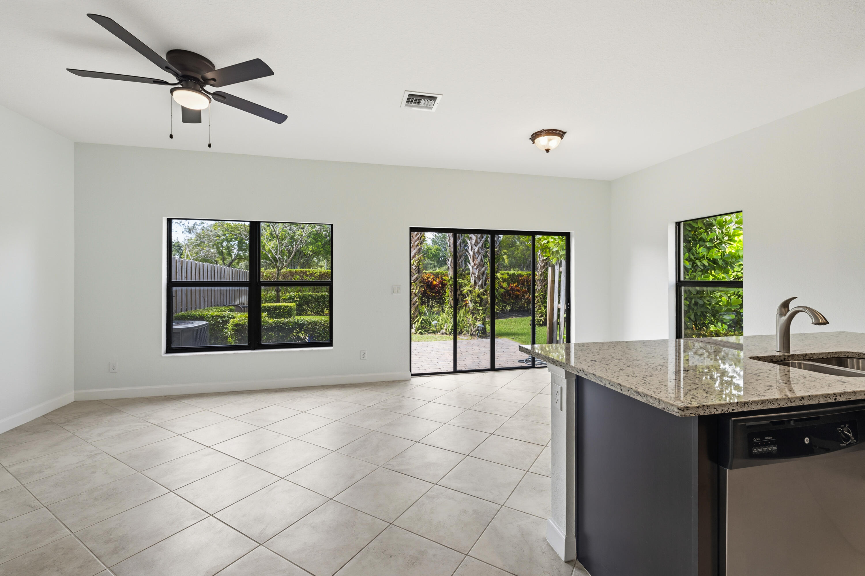 SABAL GROVE PLAT TWO - Residential Lease