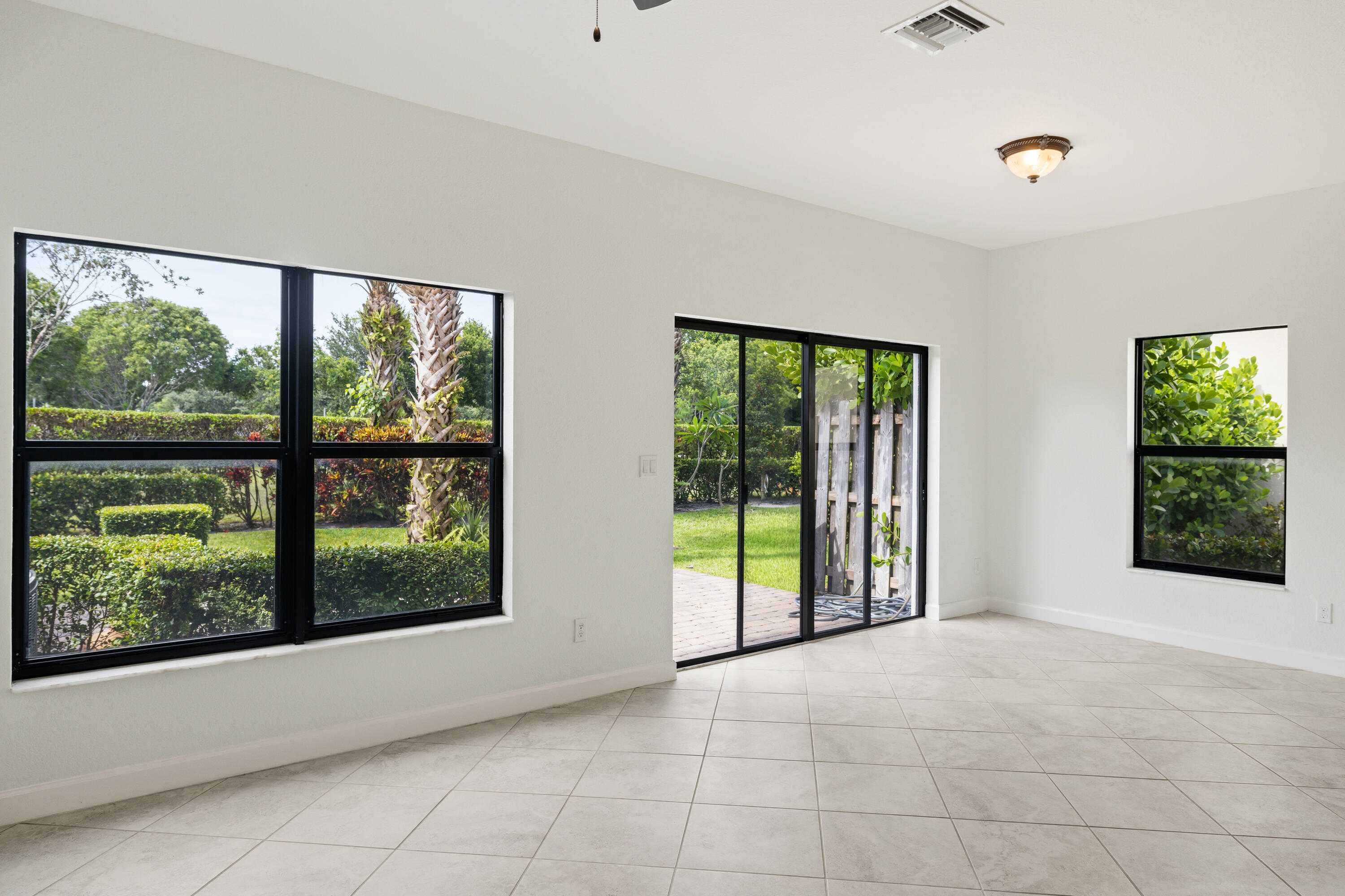 SABAL GROVE PLAT TWO - Residential Lease