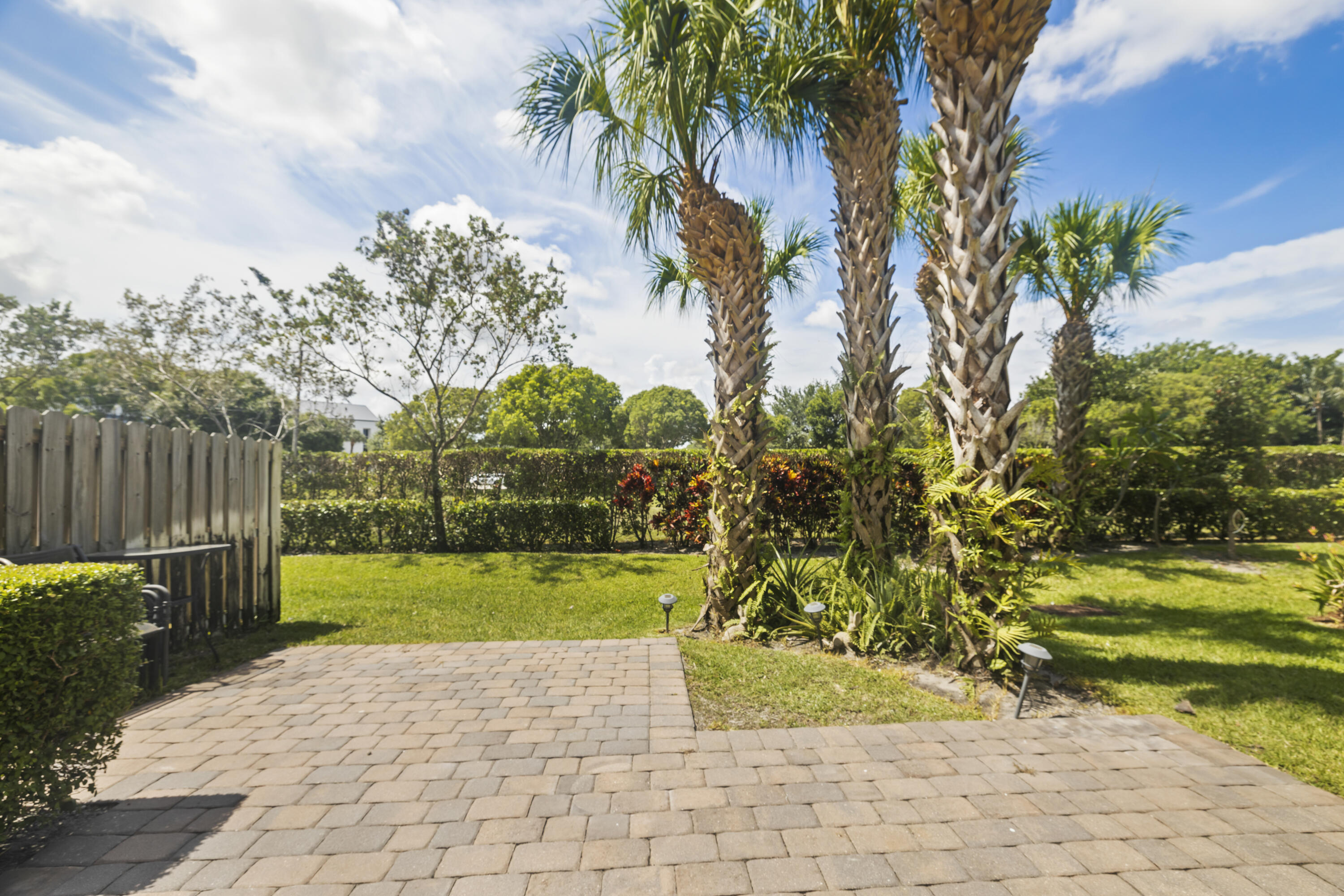 SABAL GROVE PLAT TWO - Residential Lease