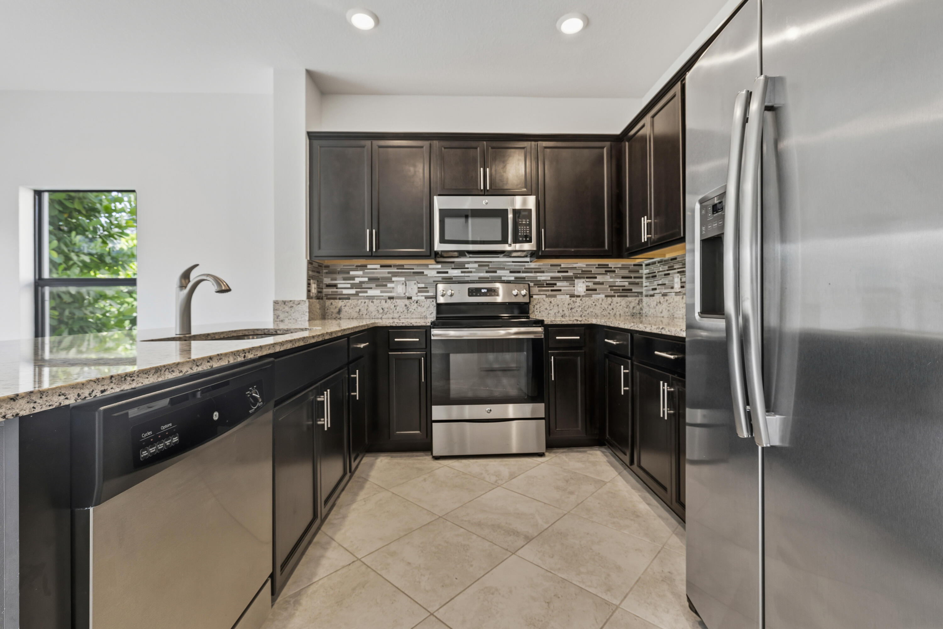 SABAL GROVE PLAT TWO - Residential Lease