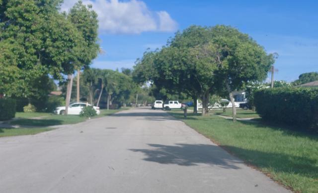 PALM BEACH LAKES SOUTH - Residential