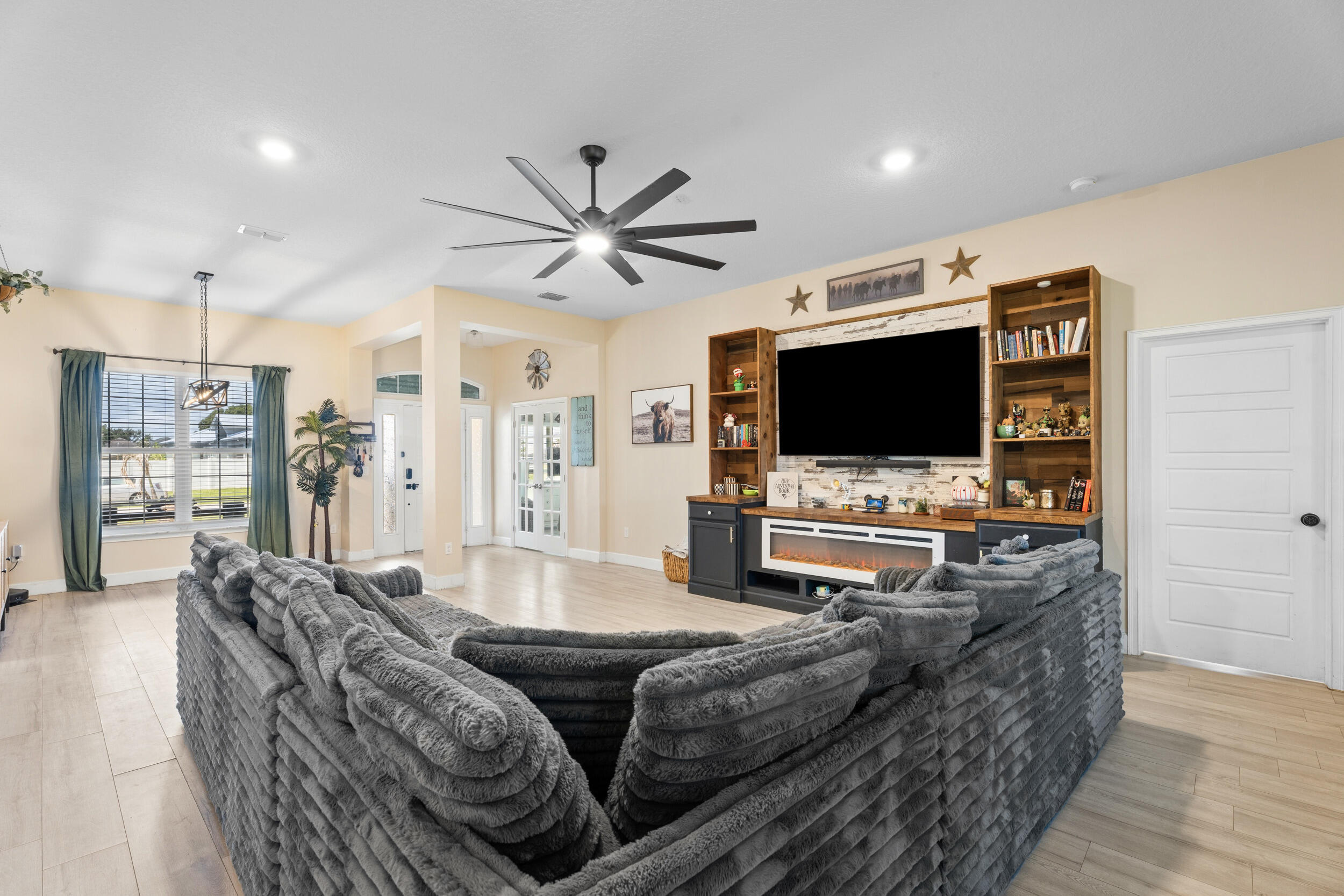 PORT ST LUCIE SECTION 46 1ST REPLAT - Residential