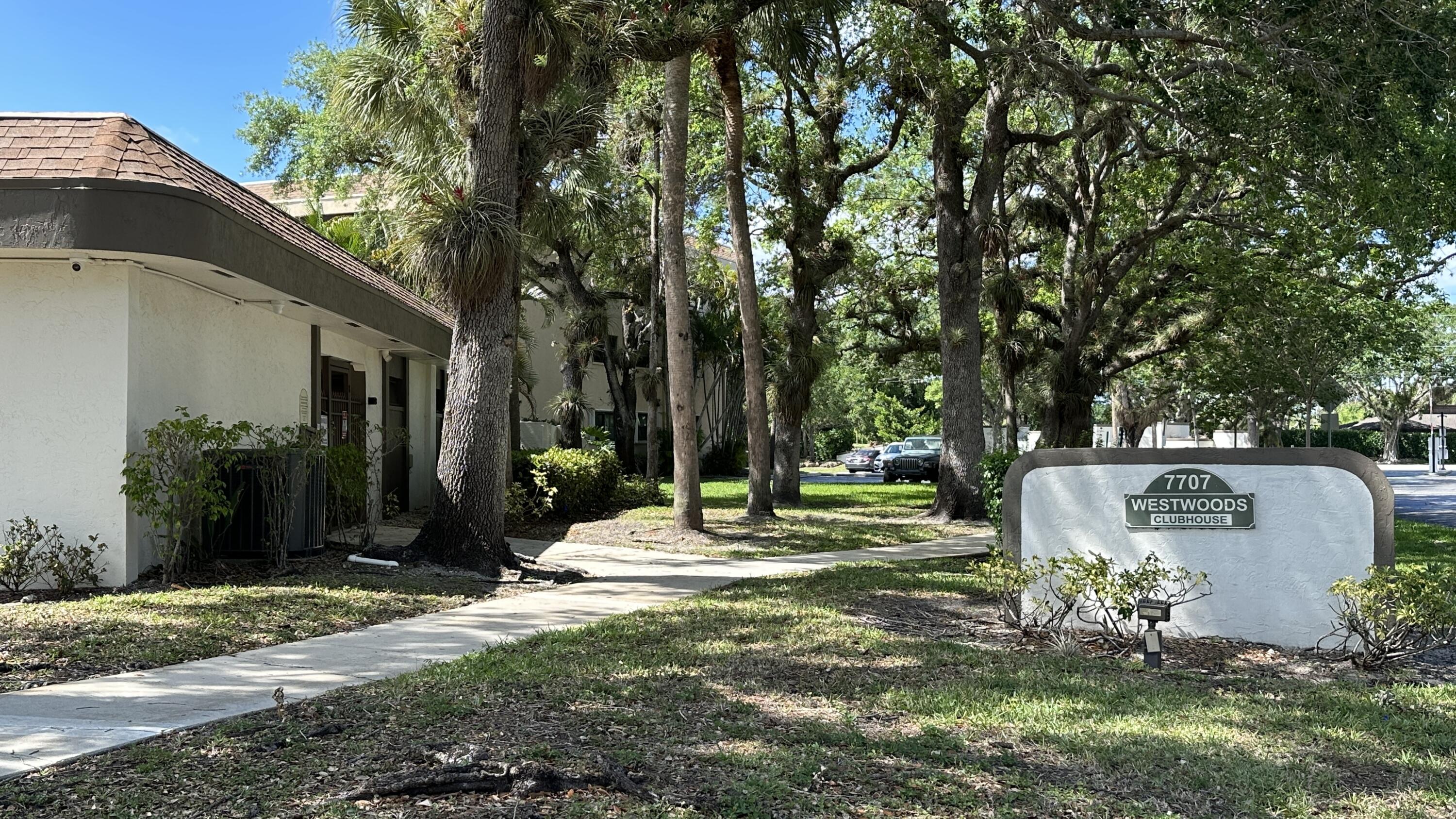 BONAIRE AT WOODMONT NO 4 - Residential