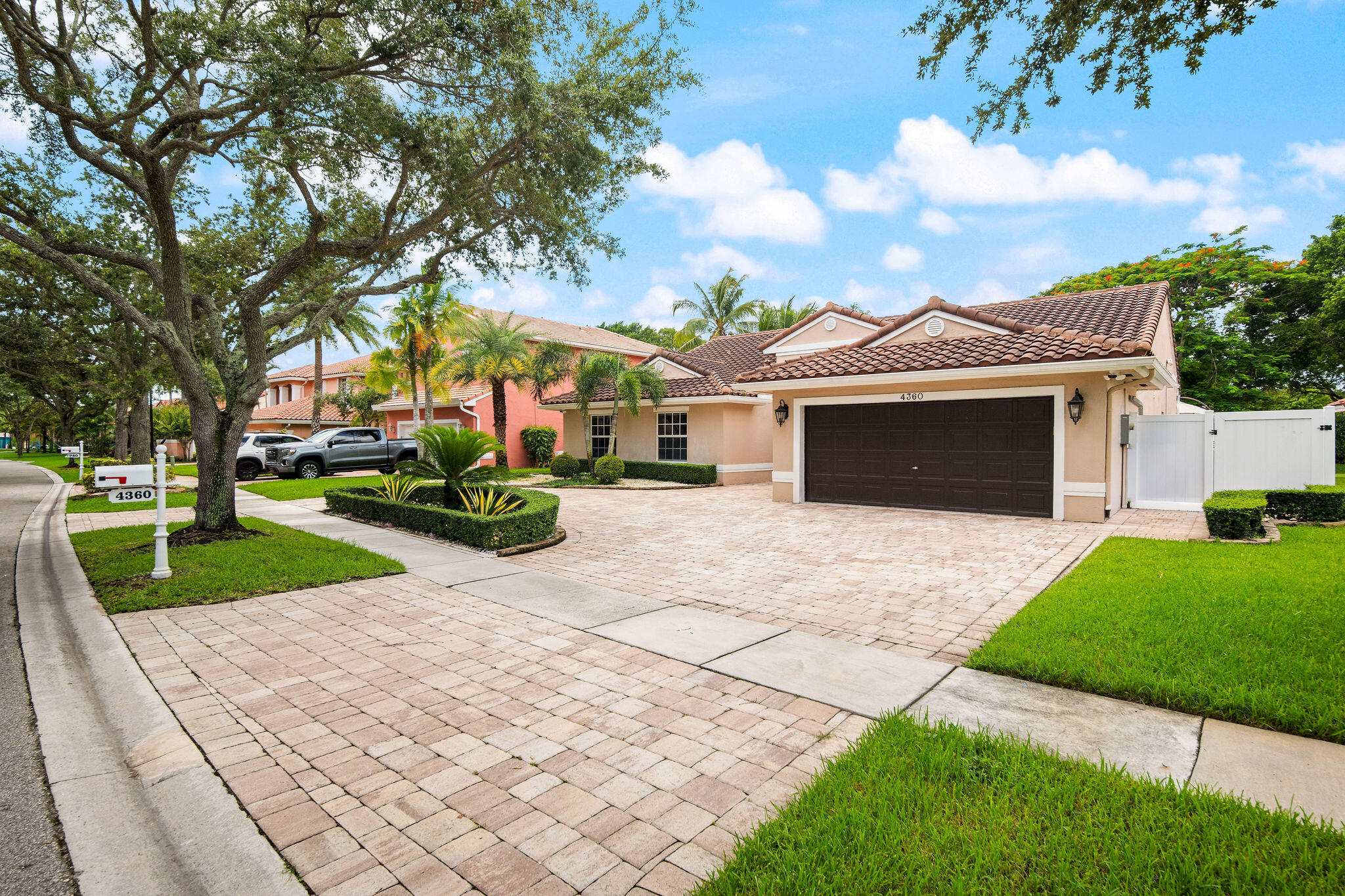 REPLAT OF COUNTRY LAKES - Residential