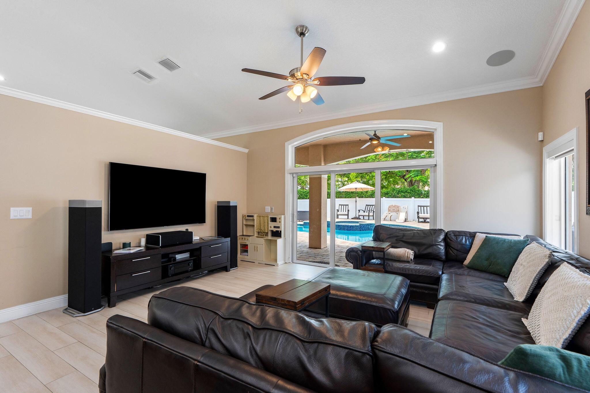 REPLAT OF COUNTRY LAKES - Residential