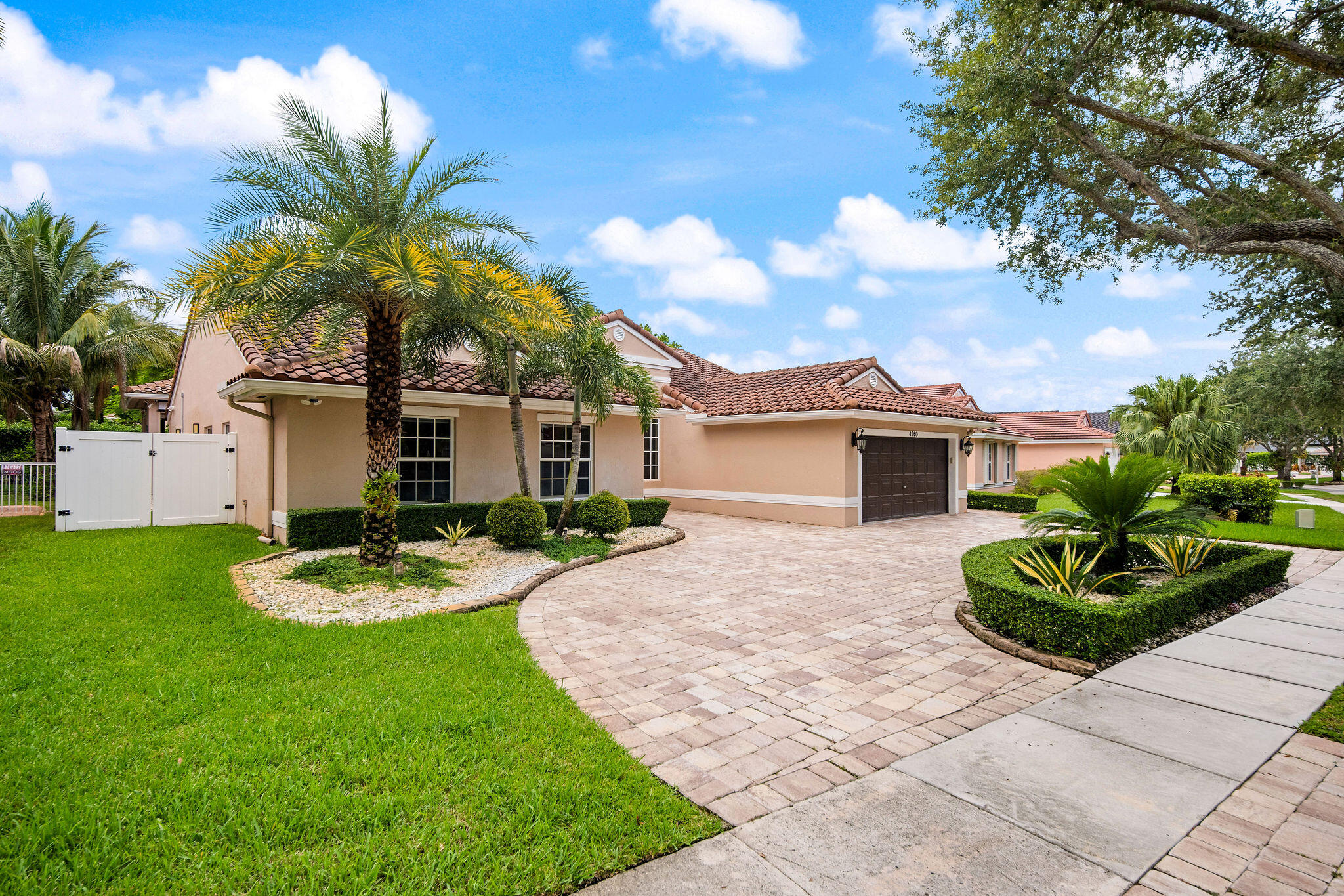 REPLAT OF COUNTRY LAKES - Residential