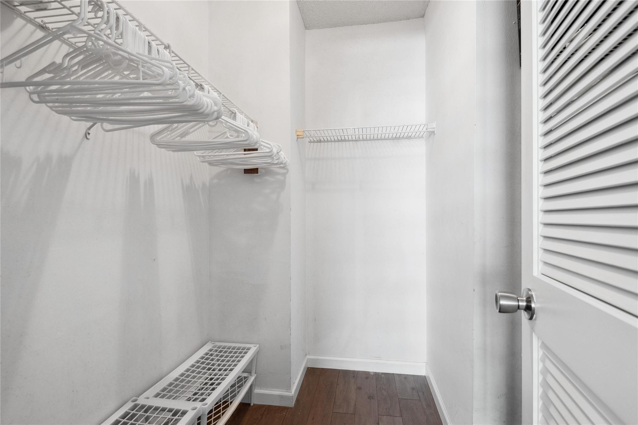 Birch Crest Apartments - Residential