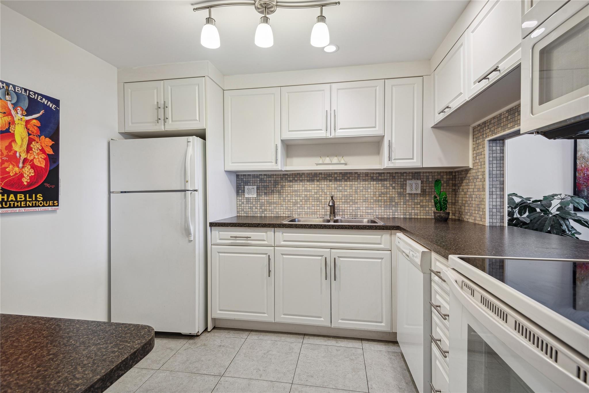 Birch Crest Apartments - Residential