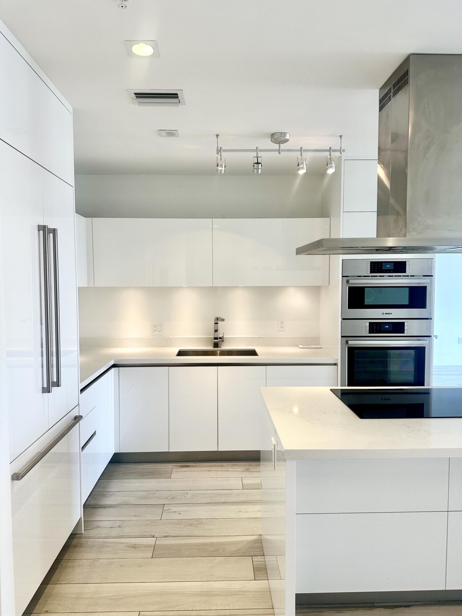 TOWER 155 - Residential Lease