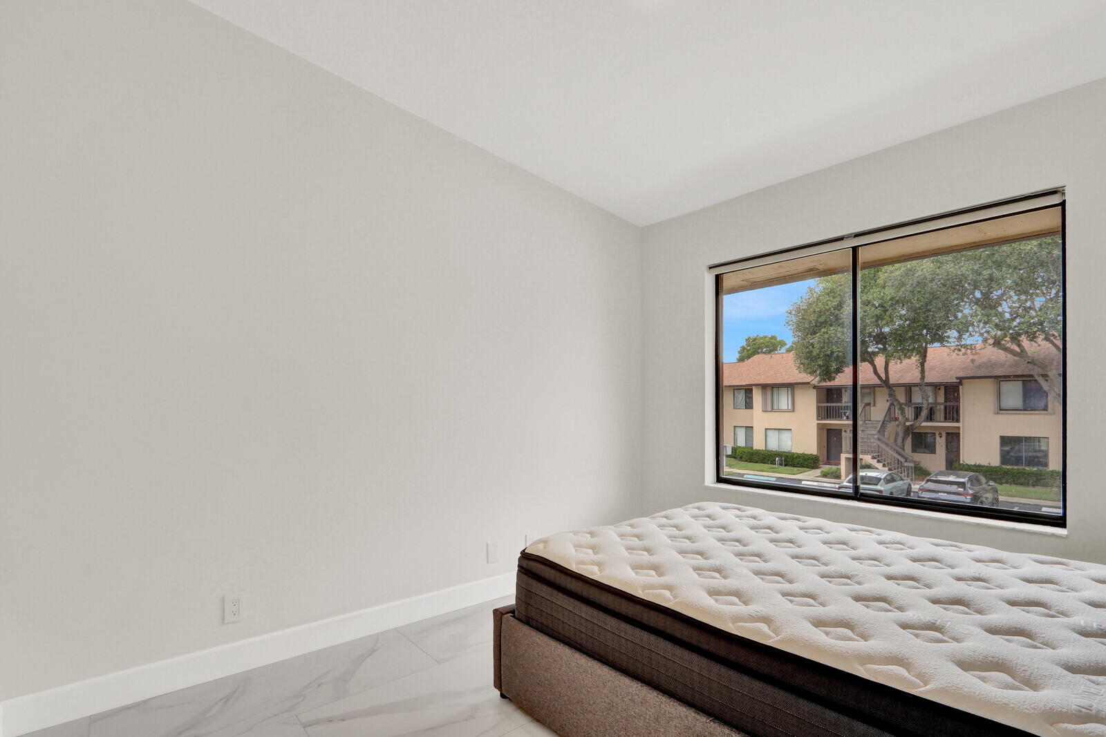 KENSINGTON WALK CONDO - Residential Lease