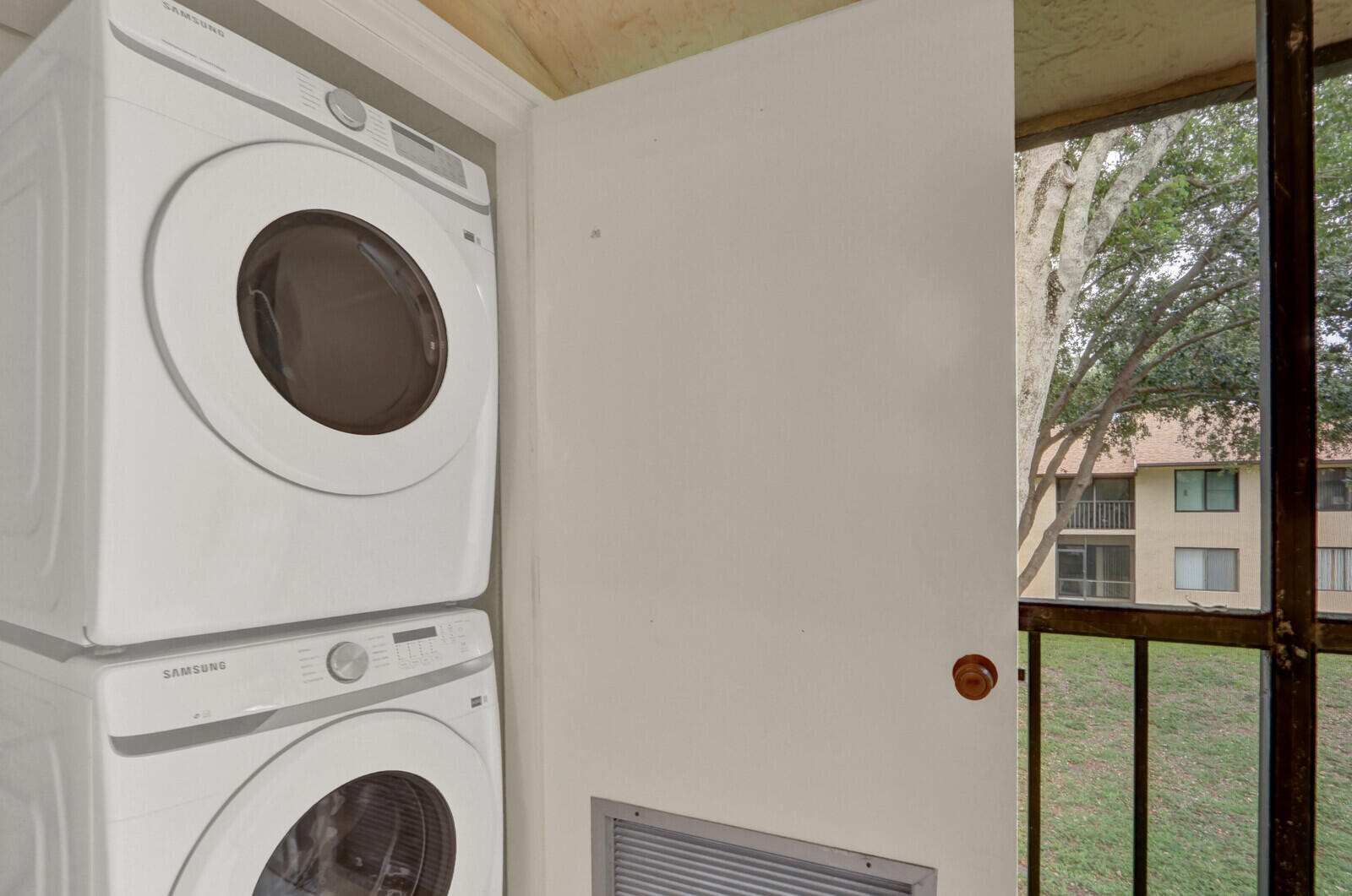 KENSINGTON WALK CONDO - Residential Lease
