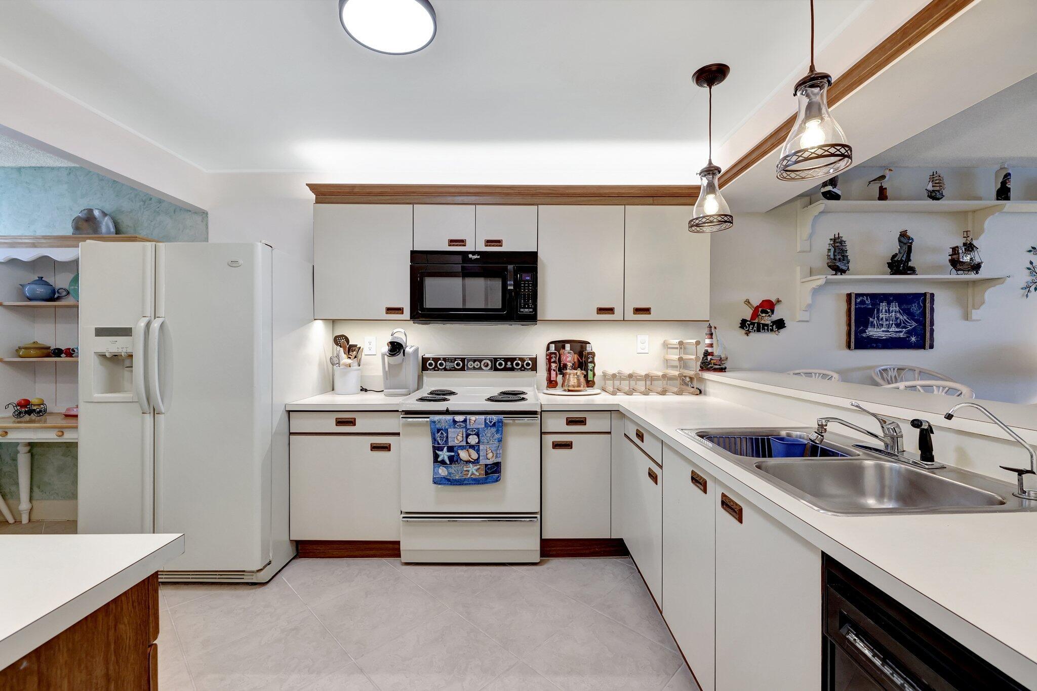CIRCLE BAY YACHT CLUB CONDO - Residential