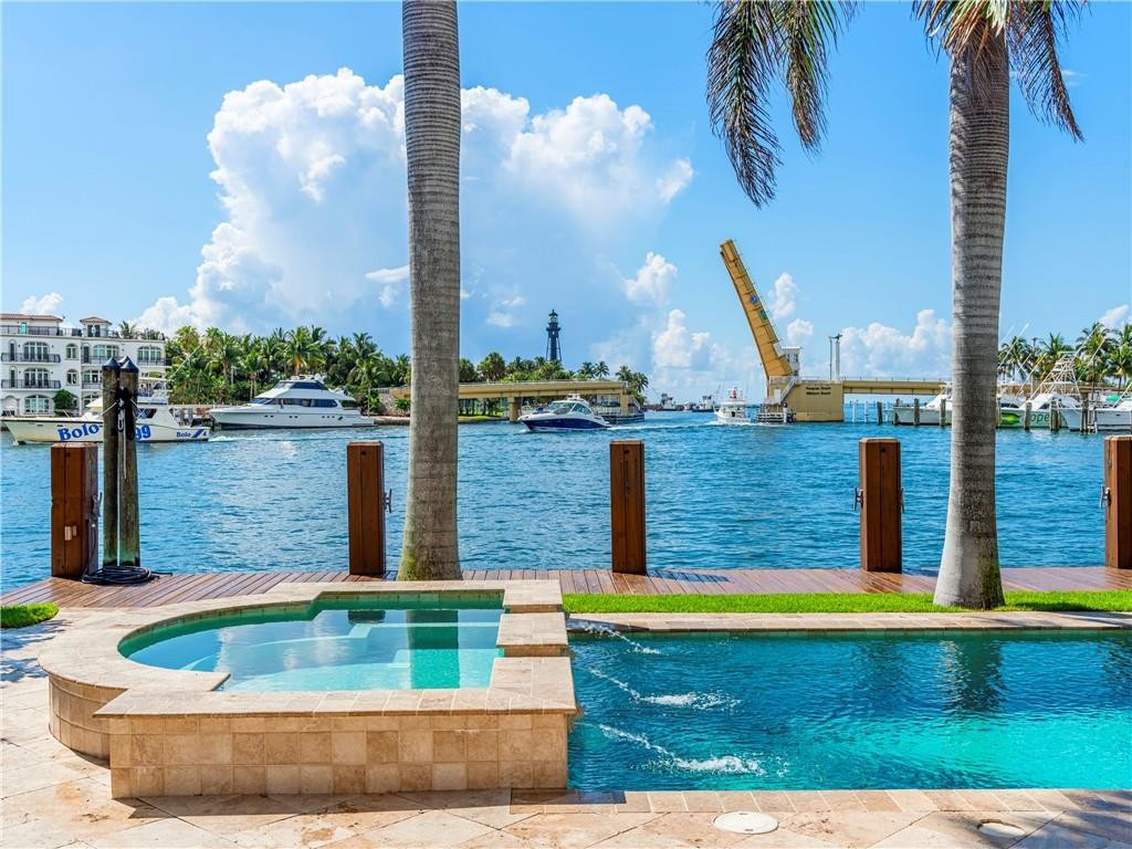 Lighthouse Point First Se - Residential