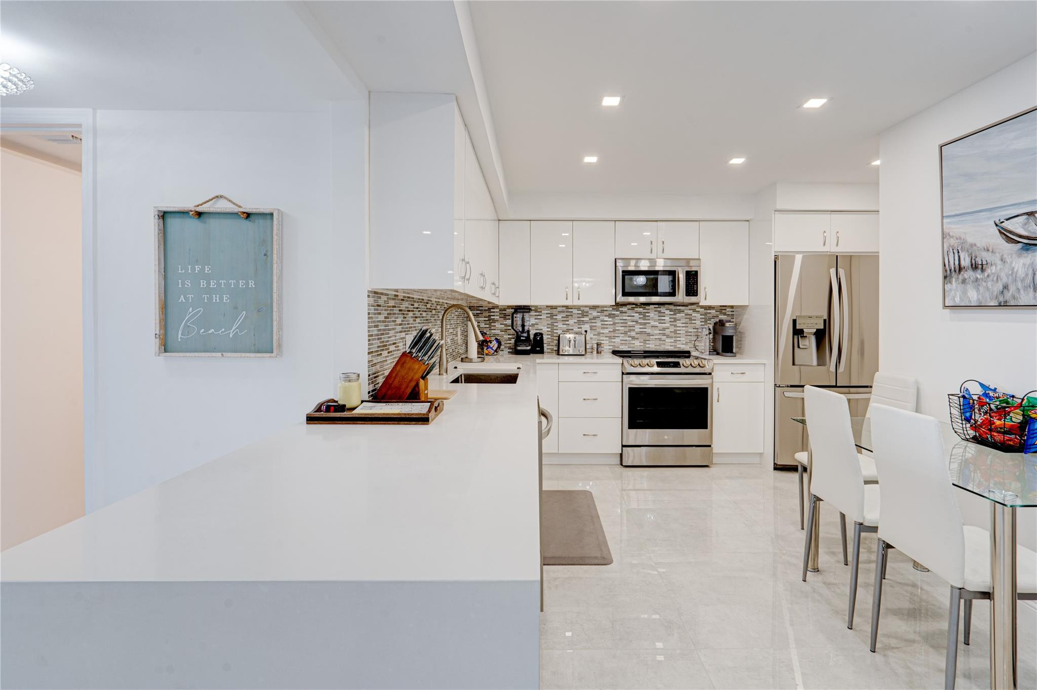 PLAYA DEL SOL CONDO - Residential