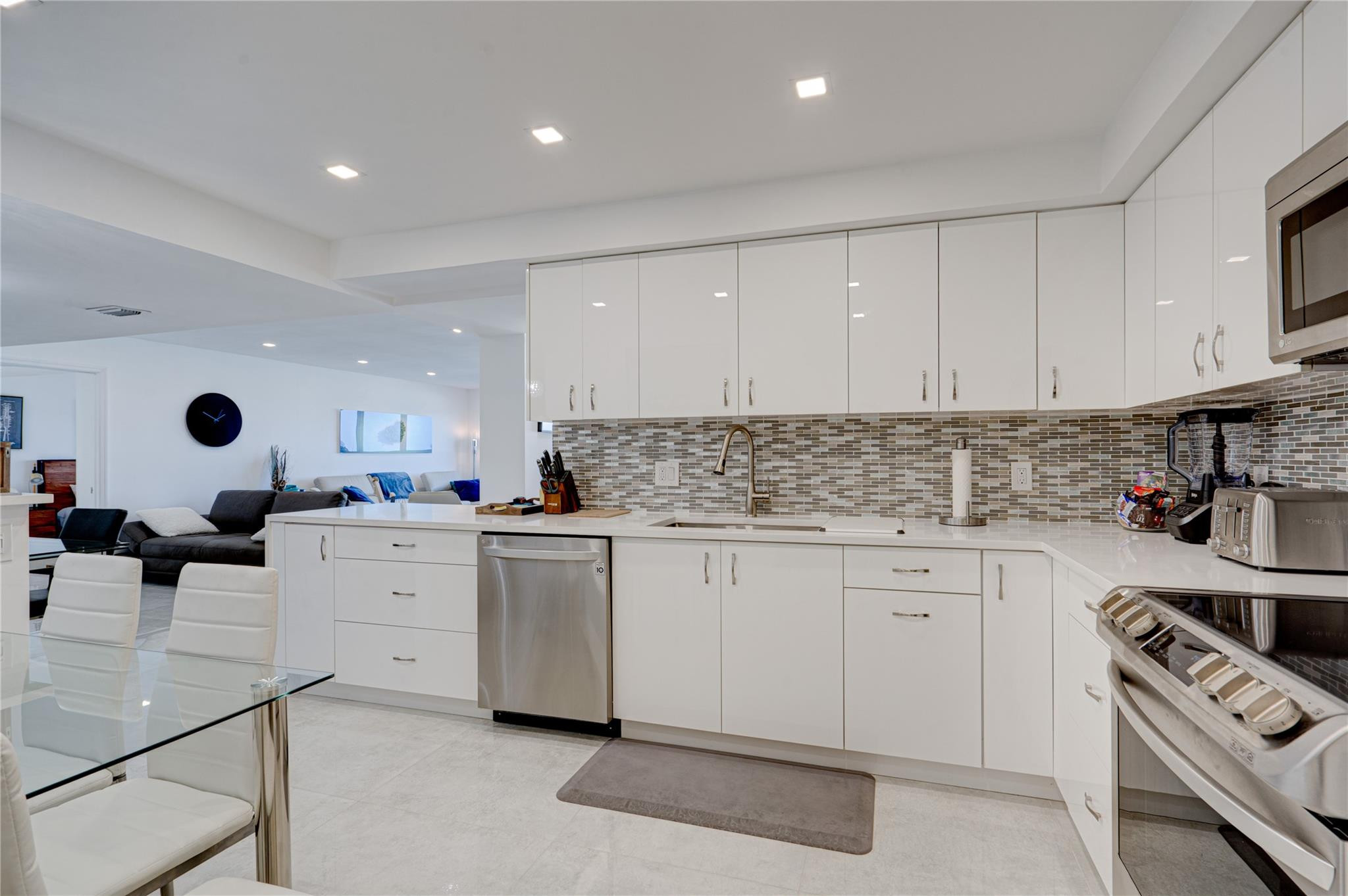 PLAYA DEL SOL CONDO - Residential