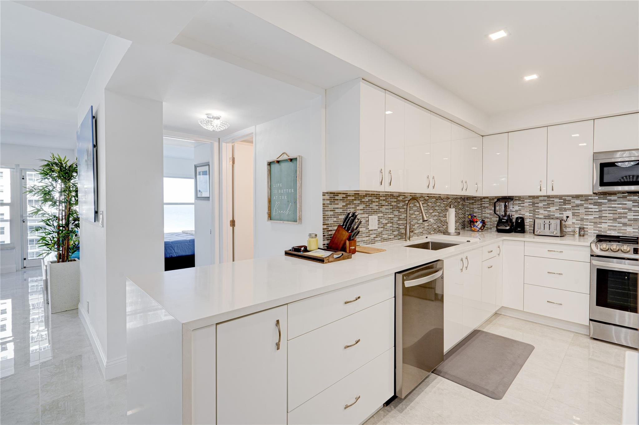 PLAYA DEL SOL CONDO - Residential