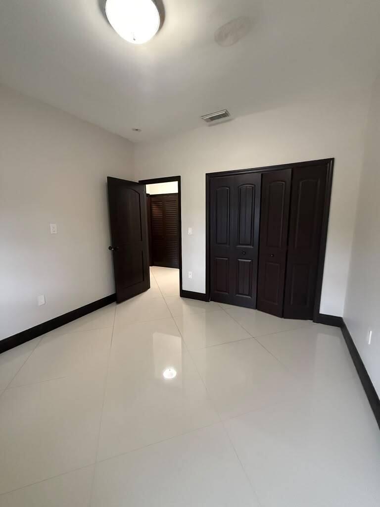 WEST LAKES GARDENS 2ND ADDN - Residential Lease