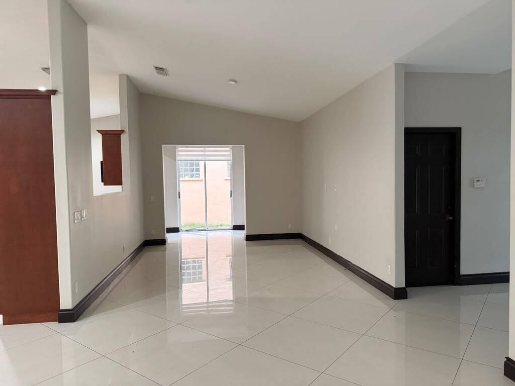 WEST LAKES GARDENS 2ND ADDN - Residential Lease