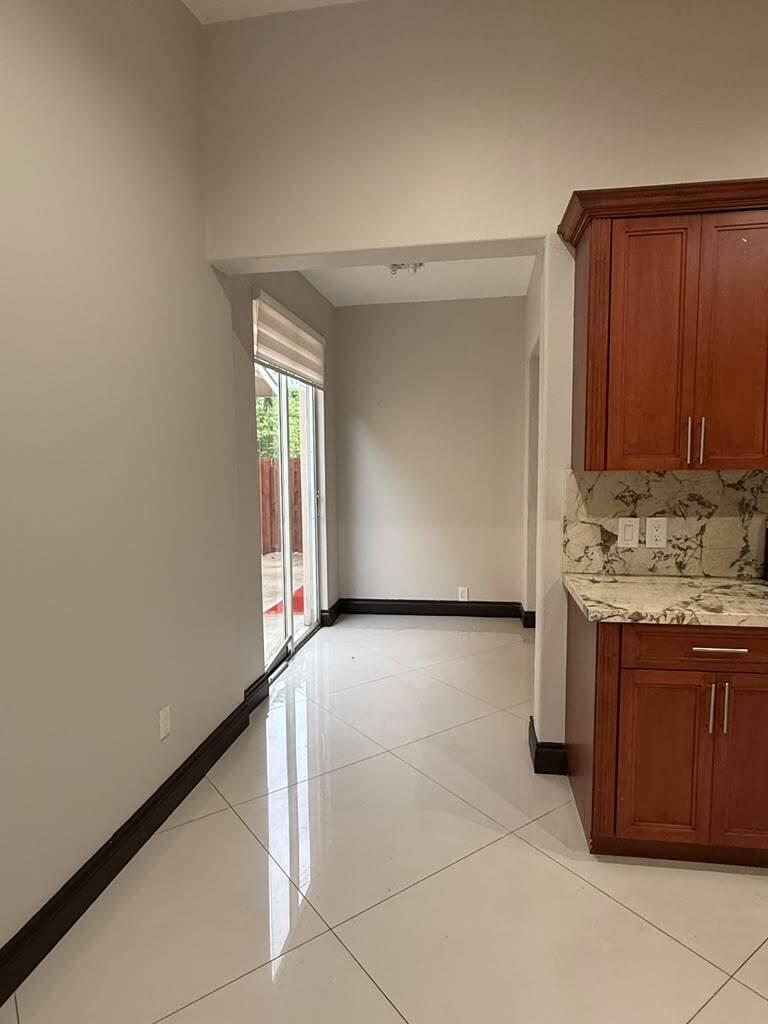 WEST LAKES GARDENS 2ND ADDN - Residential Lease