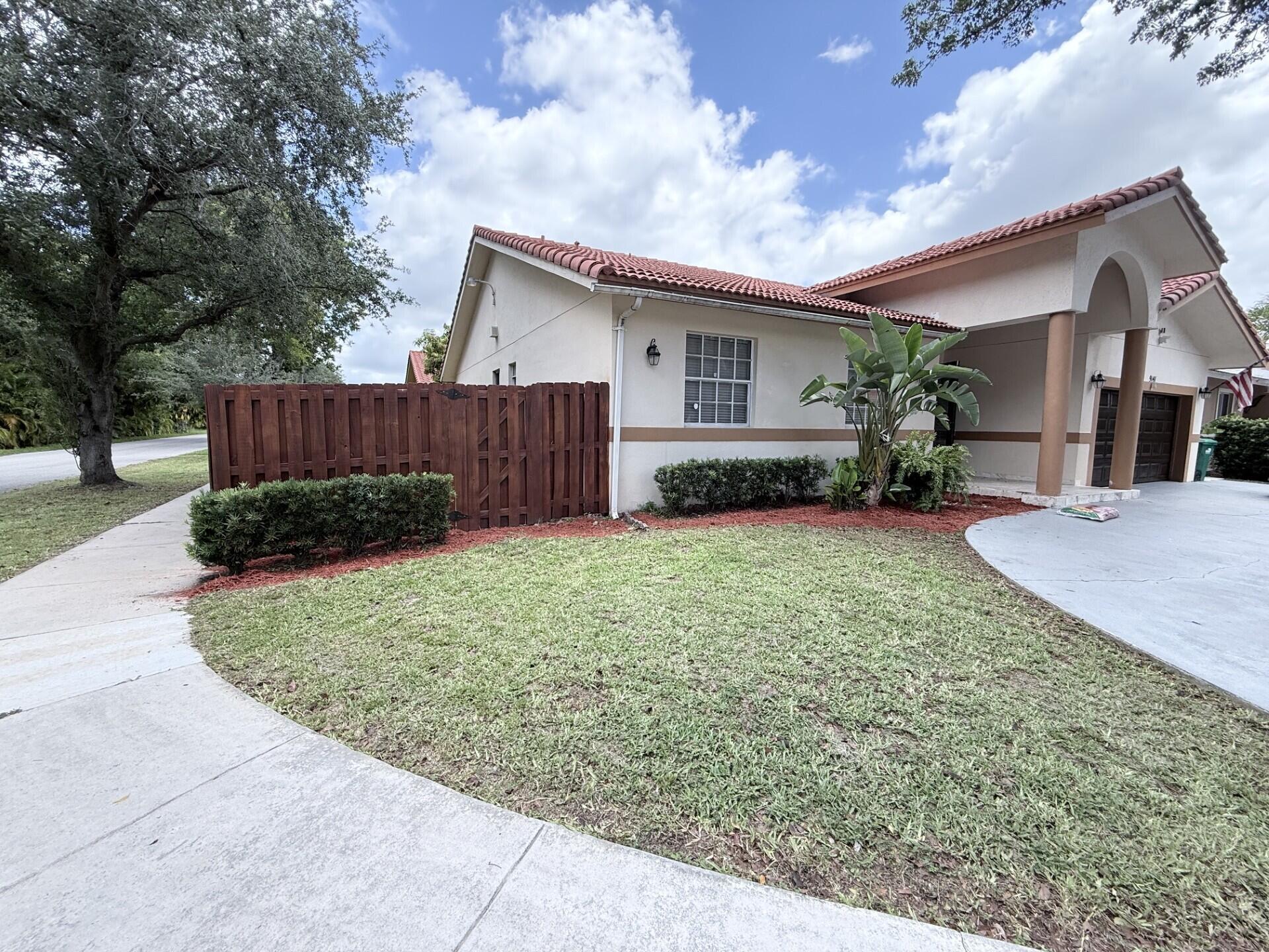 WEST LAKES GARDENS 2ND ADDN - Residential Lease