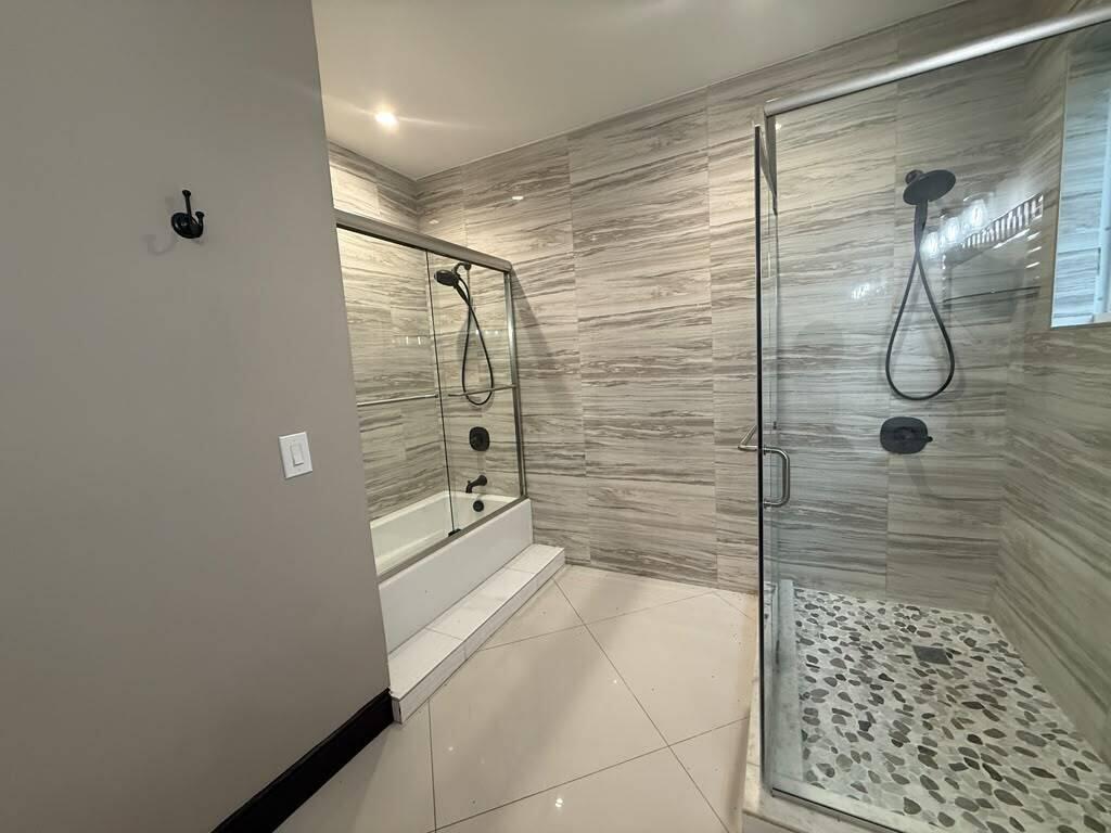 WEST LAKES GARDENS 2ND ADDN - Residential Lease