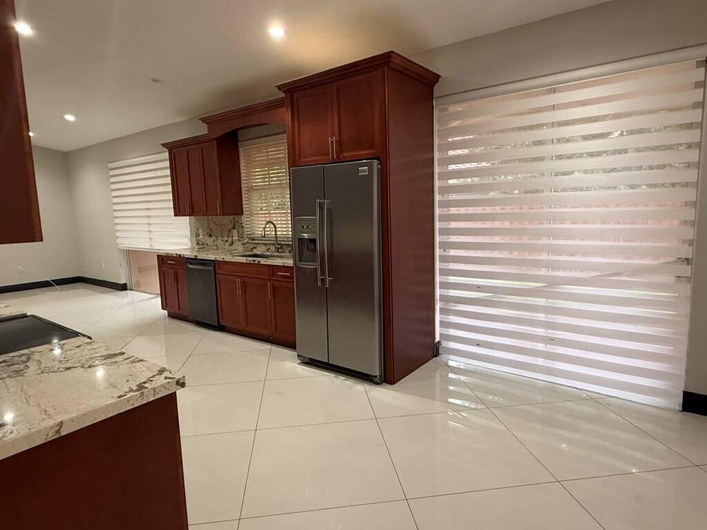 WEST LAKES GARDENS 2ND ADDN - Residential Lease