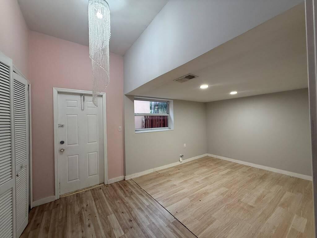 WEST LAKES GARDENS 2ND ADDN - Residential Lease