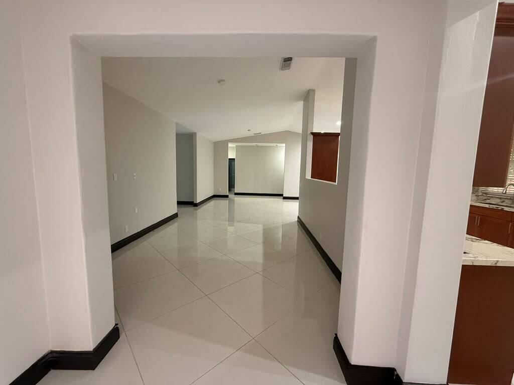 WEST LAKES GARDENS 2ND ADDN - Residential Lease