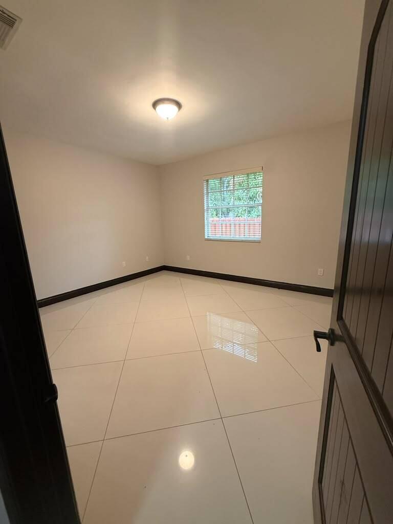 WEST LAKES GARDENS 2ND ADDN - Residential Lease