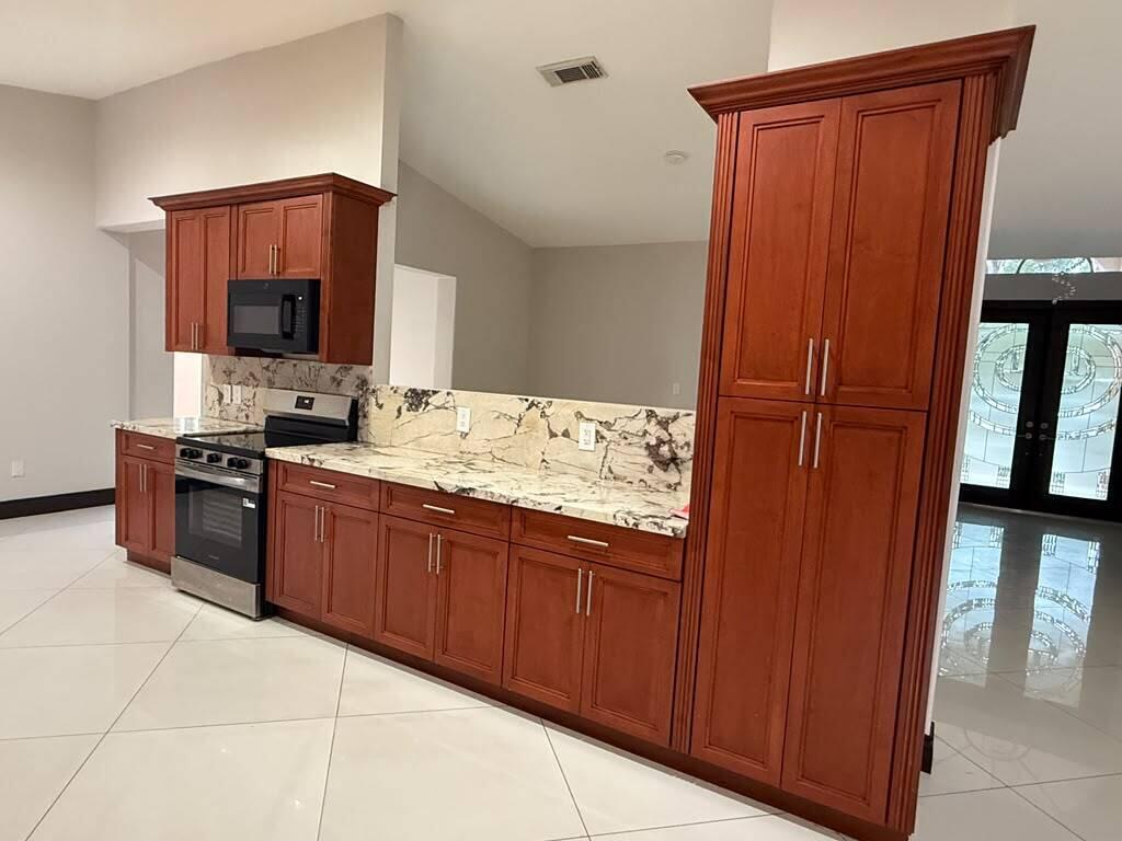 WEST LAKES GARDENS 2ND ADDN - Residential Lease