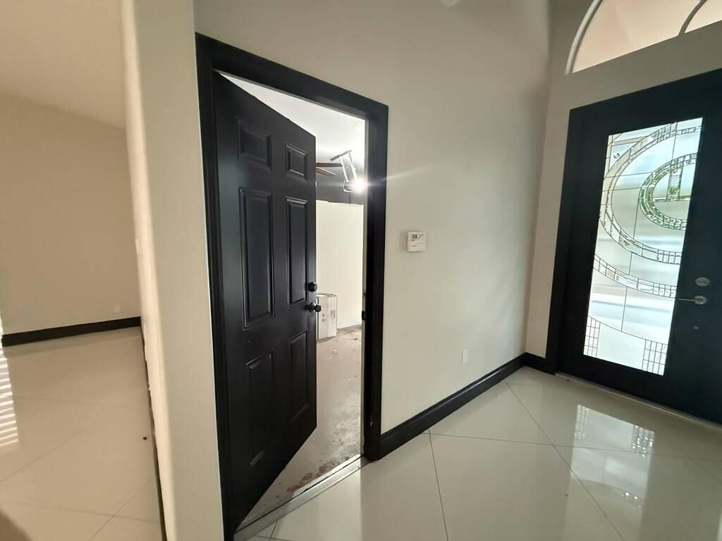 WEST LAKES GARDENS 2ND ADDN - Residential Lease